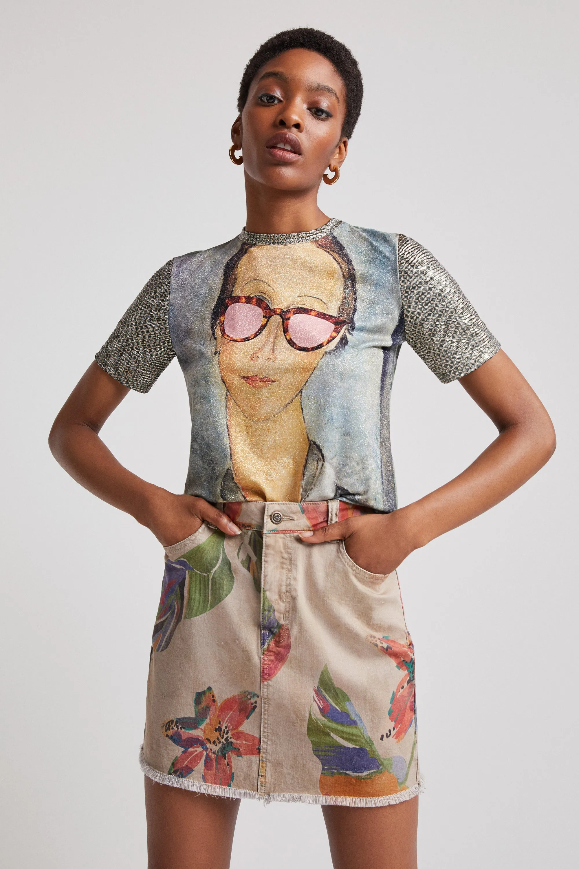 Beatrice Tshirt with arty portrait print  Desigual Style 22SWTKAE