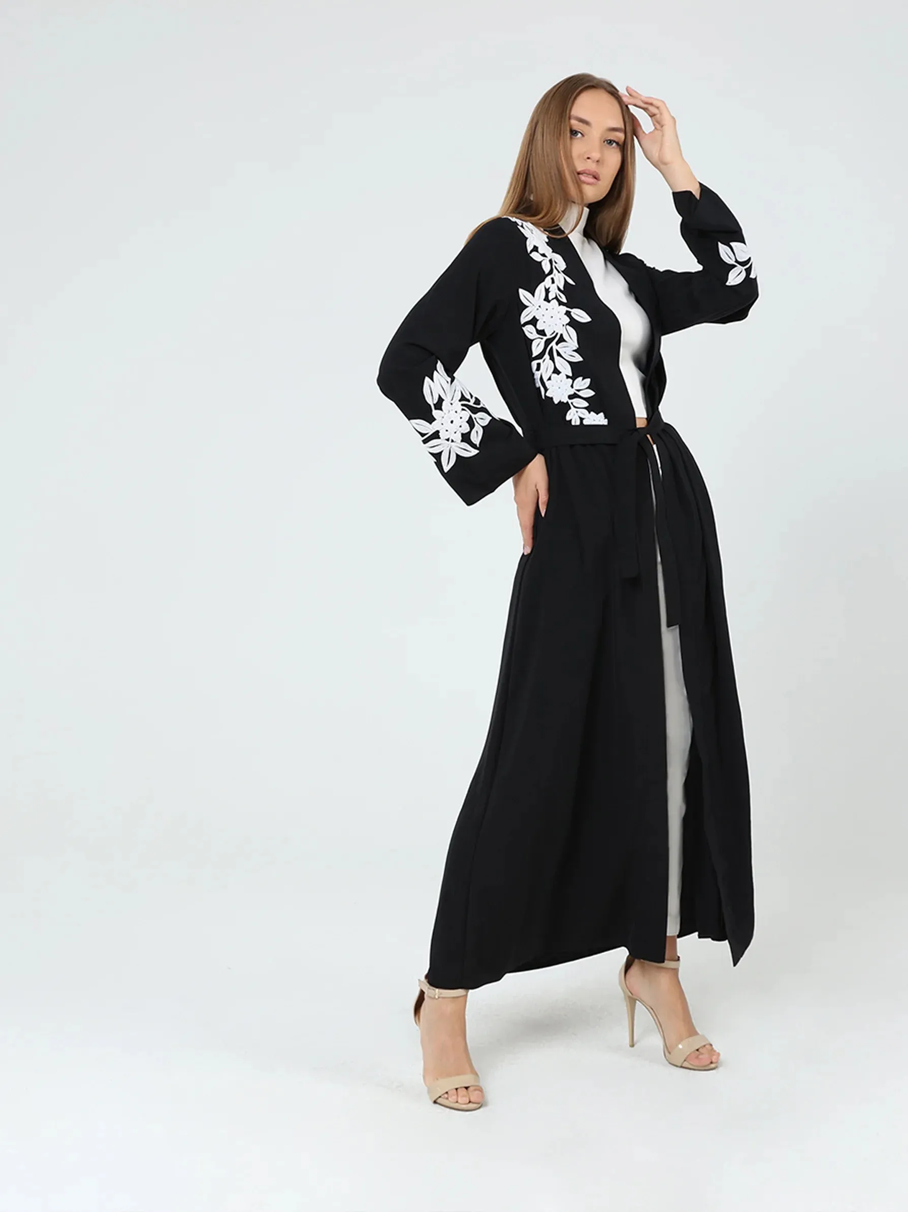 Black Contrast Embroidery Detailed Kimono
