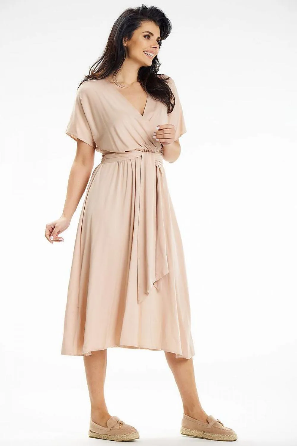 Elegant Midi Dress with Flared Silhouette and Kimono Sleeves