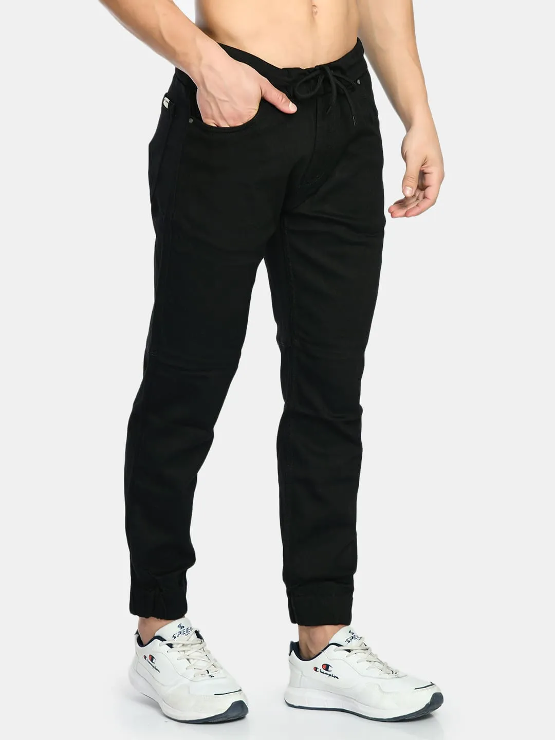 Men's Black Solid Narrow Fit Casual Jogger